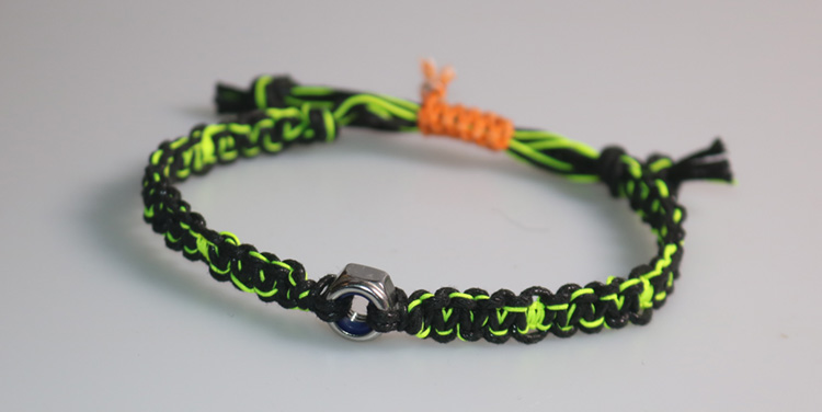 Herrenarmband mit Schraubenmutter