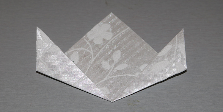 Blüte aus Papier basteln