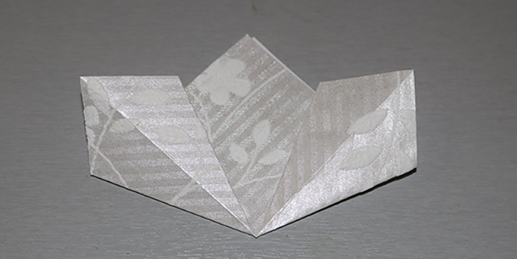 Blüte aus Papier basteln