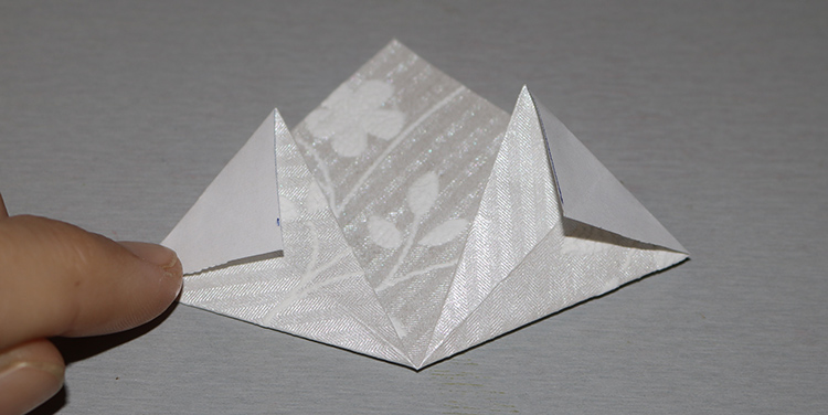 Blüte aus Papier basteln