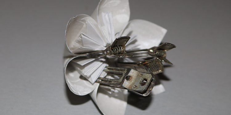 Blüte aus Papier basteln