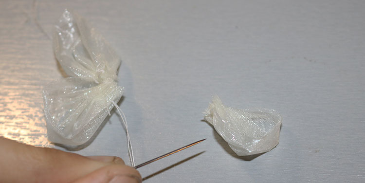 Blüten aus Organza