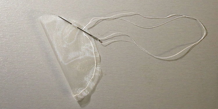 Organza Blüten zusammennähen