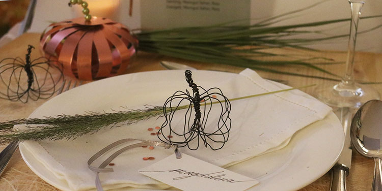 Herbst Hochzeit Deko Anleitung Braun Silber Draht Kürbis