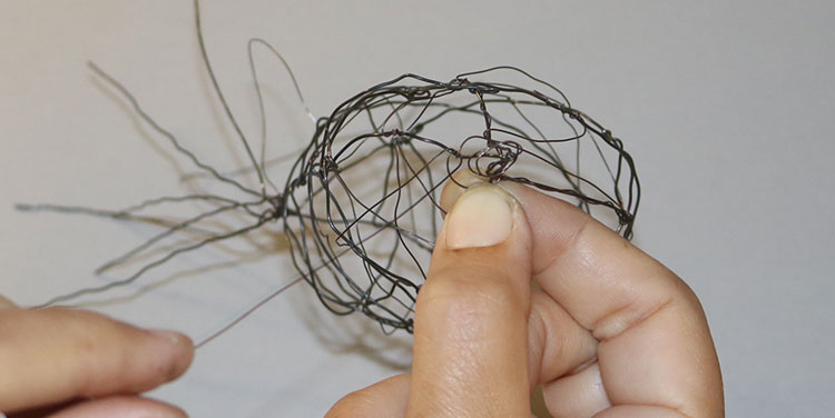 Vogel aus Draht formen Schnabel formen