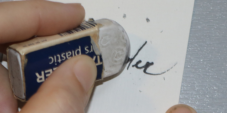 Tischkarte mit Vogel aus Draht und Nagellack