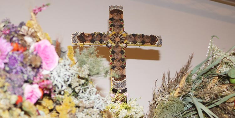 Kreuz für eine Erntedank Krone basteln