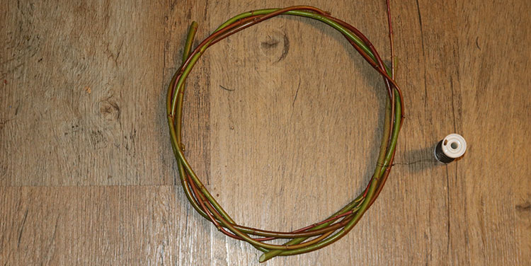 Kranz aus Hartriegelzweigen