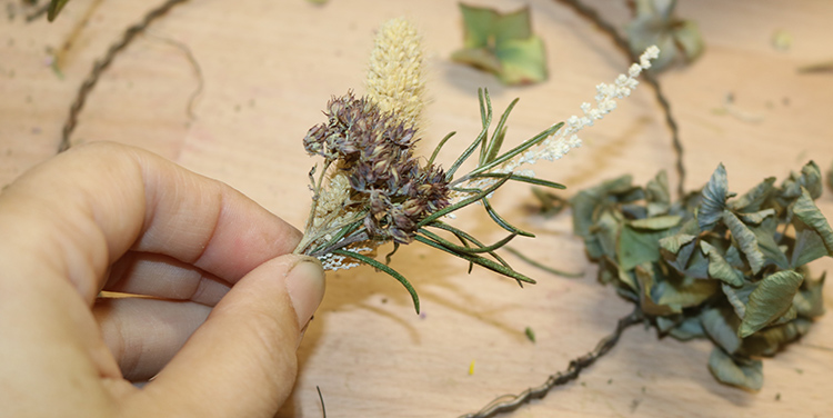 Herbstkranz mit Kürbis binden