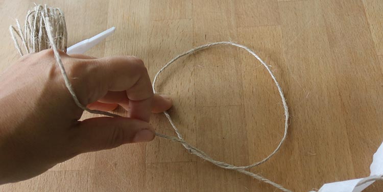 Girlande Krepppapier verknoten