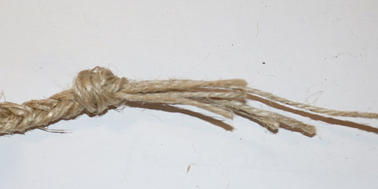 aus Paketschnur einen Zopf flechten