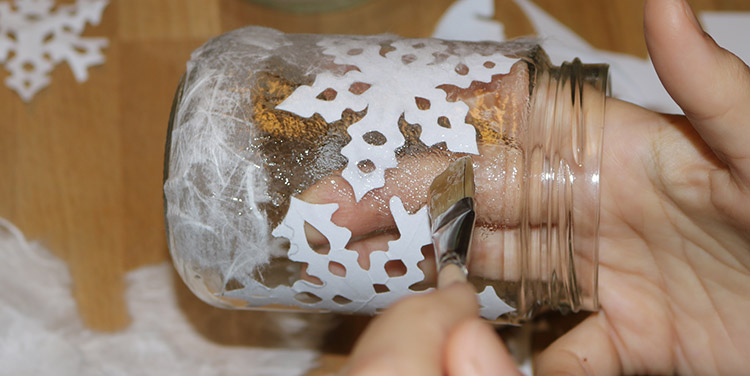 Strohseide aufkleben