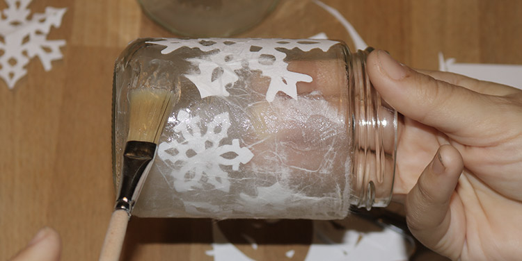 Strohseide aufkleben