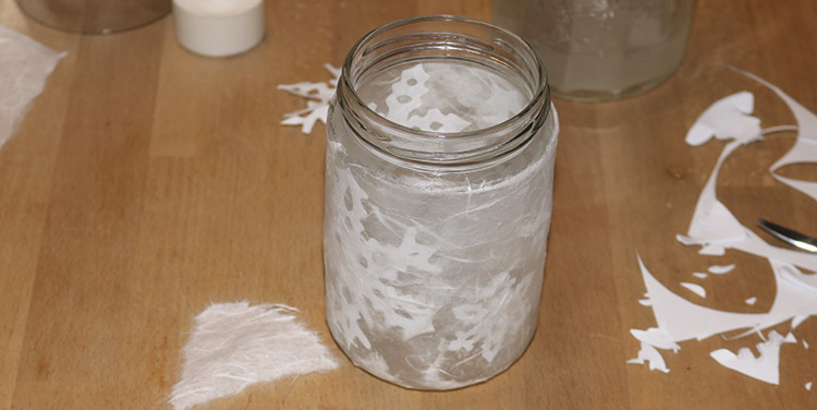 Strohseide aufkleben