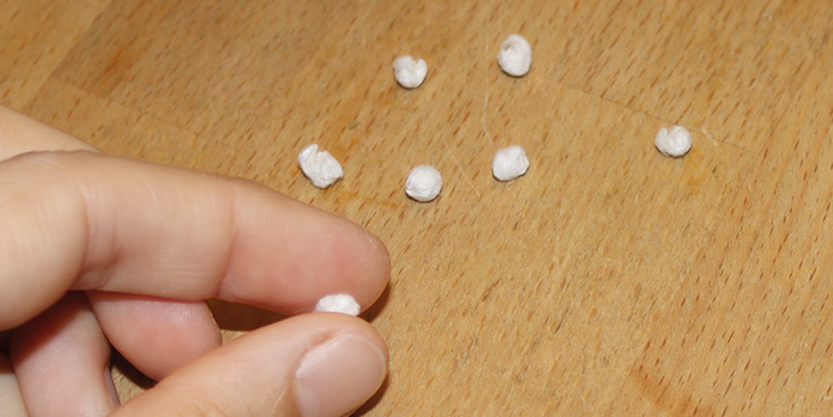 Knüllchen aus Japanpapier