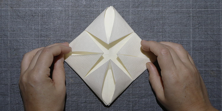 Servietten falten Kreuz