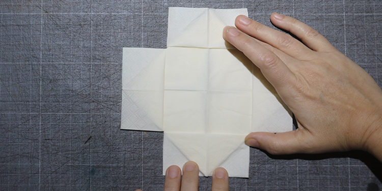 Servietten falten Kreuz