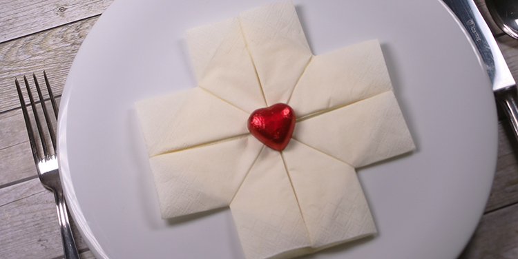 Servietten Faltung Erstkommunion