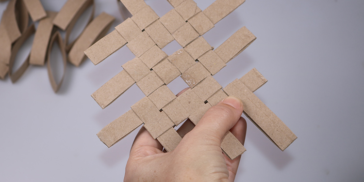 Schachtel aus Toilettenpapierrollen