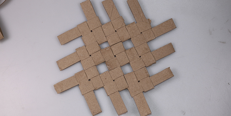 Schachtel aus Toilettenpapierrollen