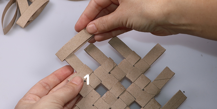 Schachtel aus Toilettenpapierrollen