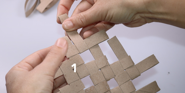 Schachtel aus Toilettenpapierrollen