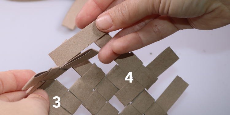 Schachtel aus Toilettenpapierrollen