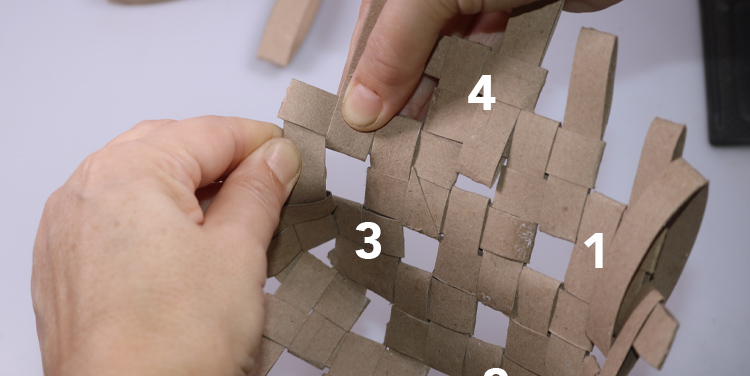 Schachtel aus Toilettenpapierrollen