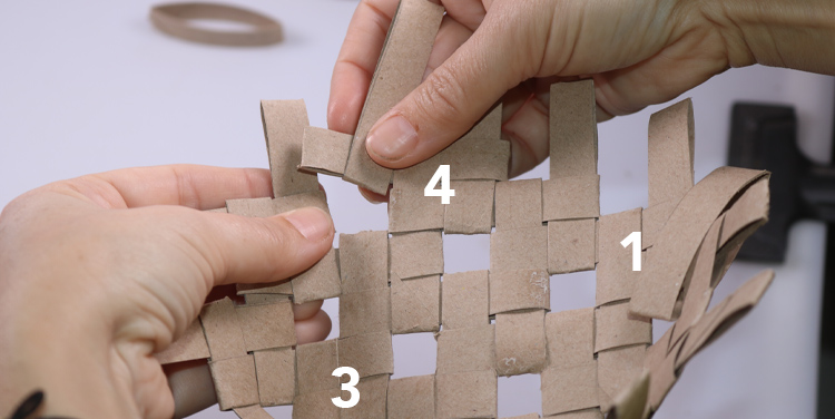 Schachtel aus Toilettenpapierrollen