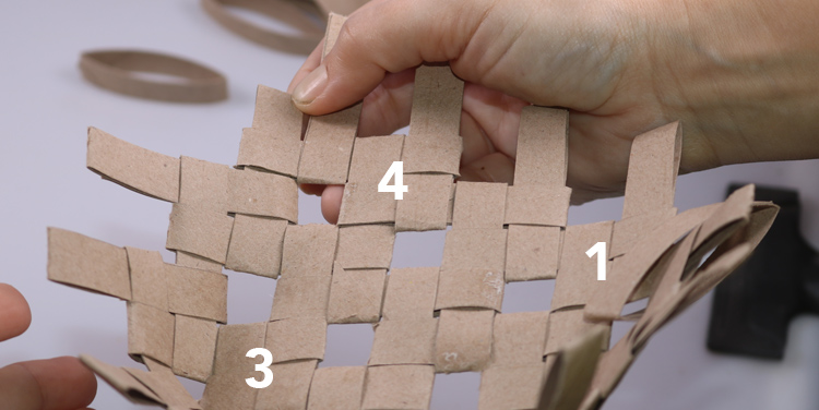 Schachtel aus Toilettenpapierrollen