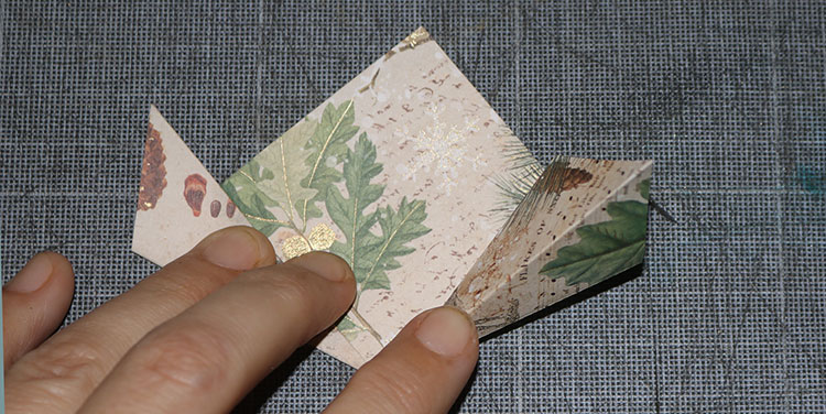 Weihnachtsbaum aus Papier basteln