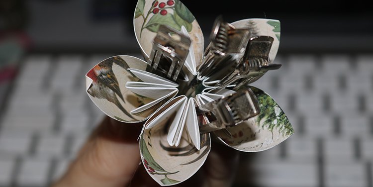 Weihnachtsbaum aus Papier basteln