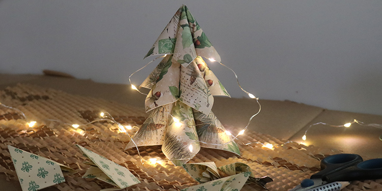 Weihnachtsbaum aus Papier