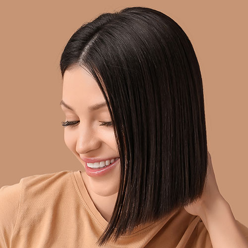 Feines Haar ist wunderschön seidig und weich. Bei falscher Pflege sieht es aber ganz schnell platt oder strohig aus. Erfahre hier, was du bei der Pflege beachten musst, damit dein Haar wunderschön seidig glänzt!