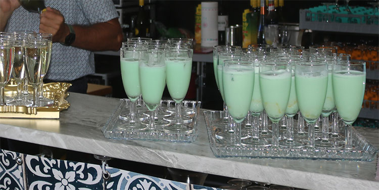 Rezept Anleitung Swimmingpool Cocktail am Vortag vorbereiten