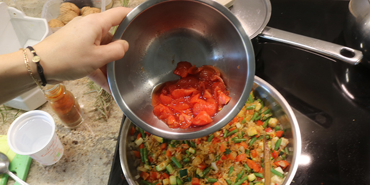 geschälte, gewürfelte Tomaten