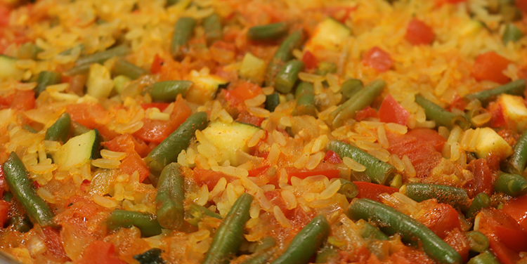 Paella köcheln lassen.