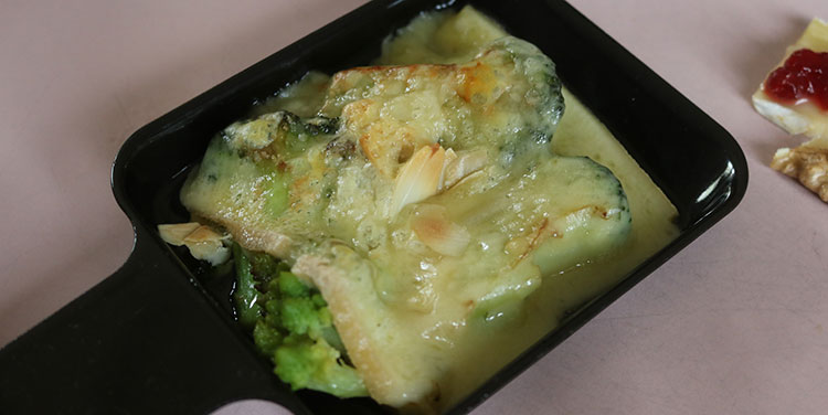 Raclettekäse und Brokkoli