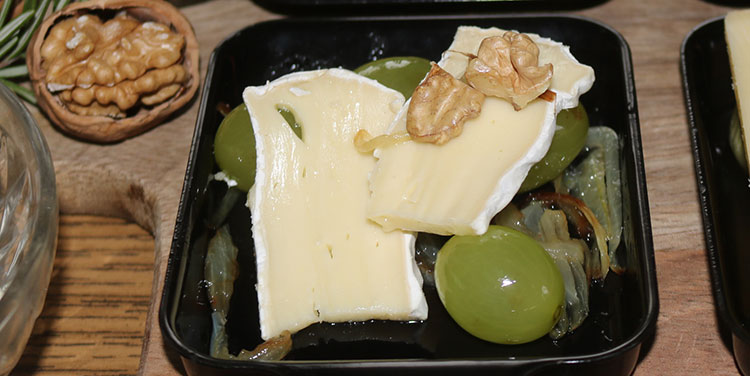 Trauben Zwiebel Brie Pfännchen