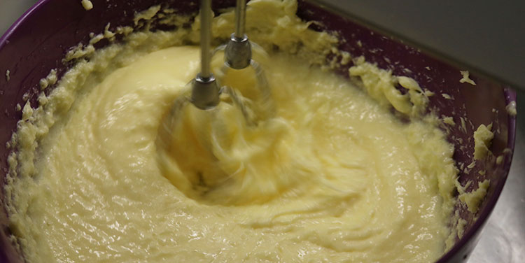 Rezept für Schokomuffins Butter schaumig rühren