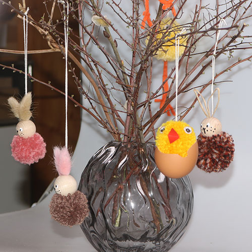 Osterdeko aus Pompoms