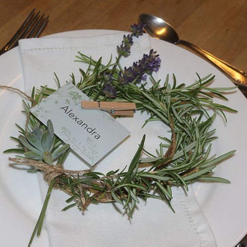 Tischkarten mit Rosmarin und Lavendel